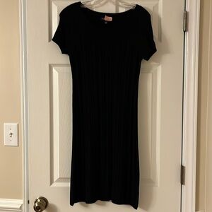 Banana Republic short sleeve sweater dress size medium black cable knit in front
